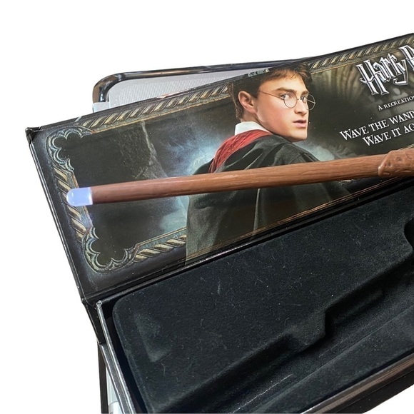 HARRY Potter Illuminating Wand Toys and Props - Picture 7 of 11